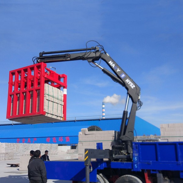 水泥磚8噸東風(fēng)1500公斤液壓裝磚機(jī)建